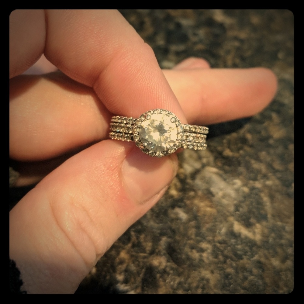 Wedding ring with middle band insert
